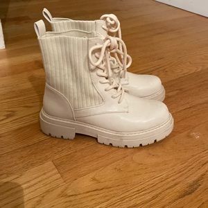 Forever 21 white boots from liliana